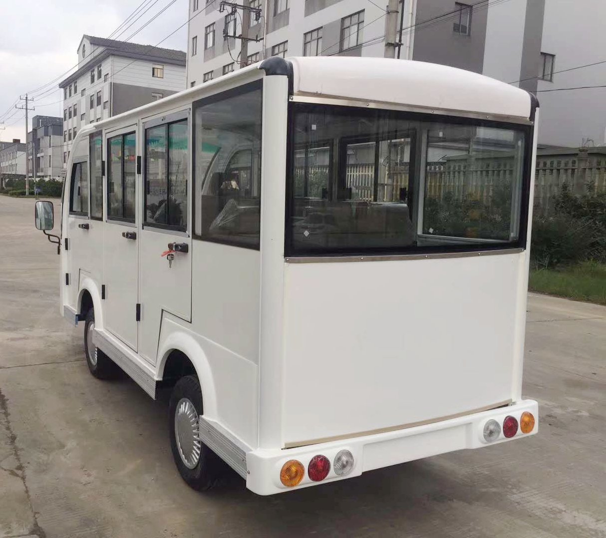封闭电动观光车